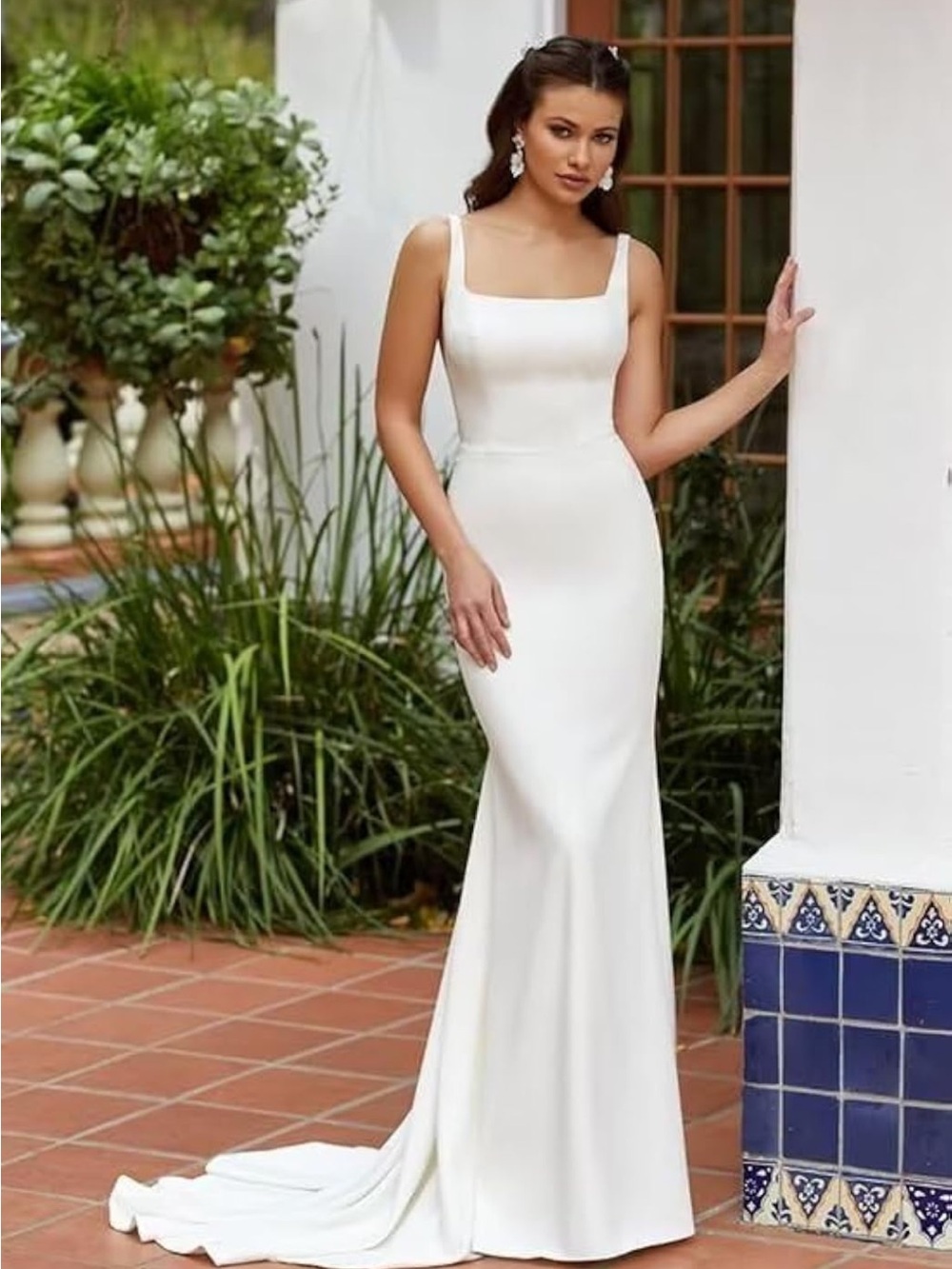 Elegant White Square-Neck Wedding Dress